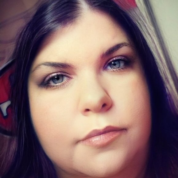 Meet your Posher, Lori - Picture 1 of 4